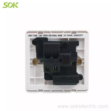 1 Gang 13A White BS Plug Socket verifired by CE CB electric socket